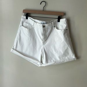 Crown & Ivy white shorts Size 14